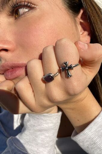 Subdued Anello croce offerta