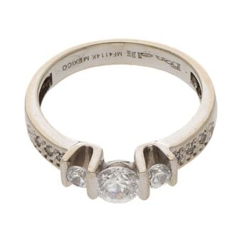 Nacional Monte de Piedad Anillo diseño especial con sintéticos en oro blanco 14 kilates. oferta