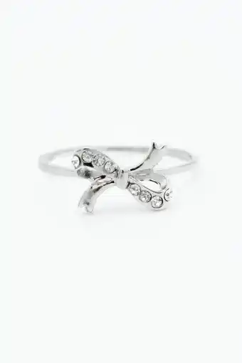 Anillo en moño con piedras