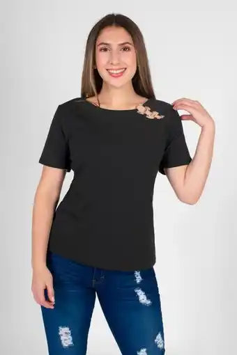 Blusa lisa con detalle de aros en hombro
