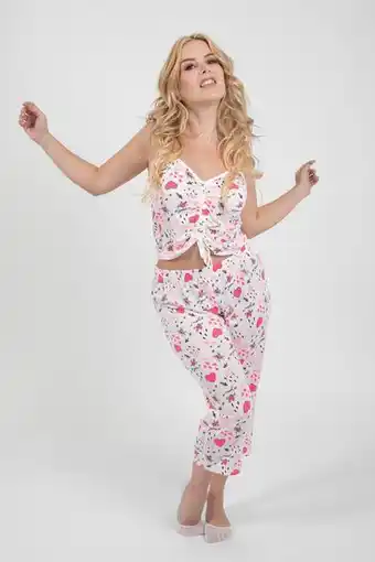 Pijama capri estampado de flechas con corazones