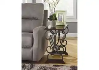 Ashley Furniture Mesa auxiliar braunsen oferta