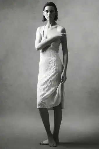 ZARA Vestido efecto arrugado oferta