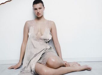 ZARA Vestido midi encaje oferta