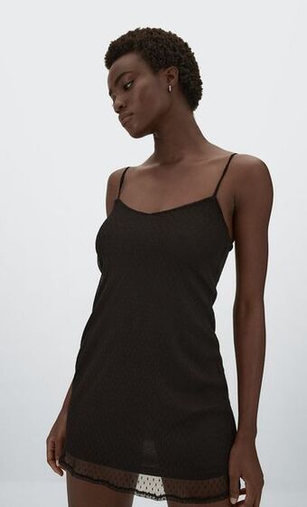 Stradivarius Vestido corto tul con relieve oferta
