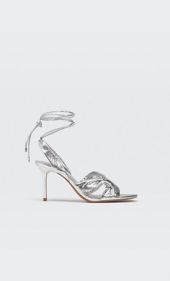 Stradivarius Sandalias tacón nudo metalizadas oferta