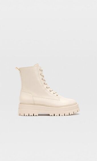 Stradivarius Botines planos acordonados oferta