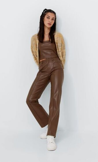 Stradivarius Pantalón straight efecto piel oferta