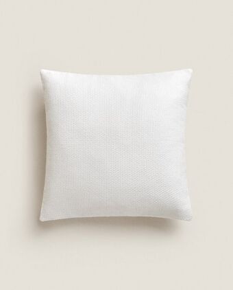 ZARA HOME Funda de cojín relieve con flecos oferta
