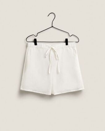 Short detalle bordados