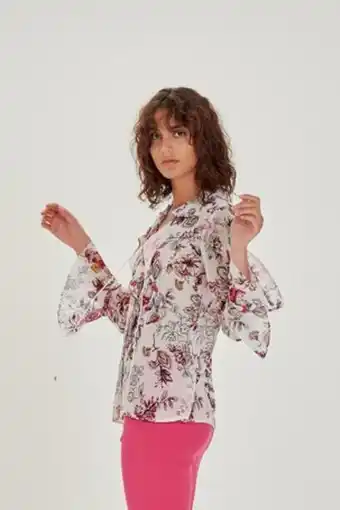 Blusa flores manga campana