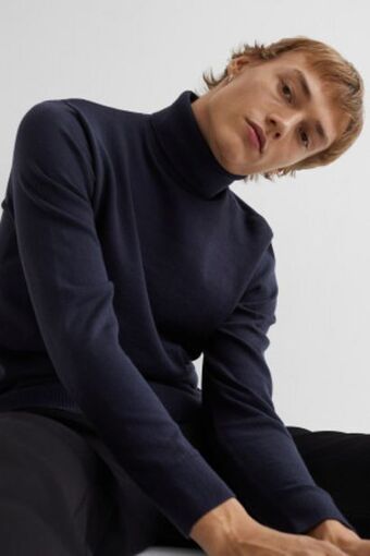 Suéter cuello alto slim fit