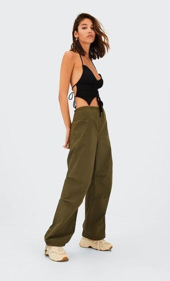 Stradivarius Pantalón parachute popelín stoppers oferta