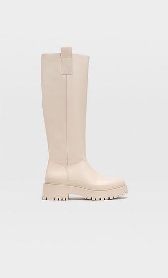Stradivarius Bota plana engomada oferta
