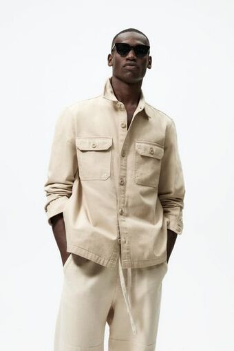 ZARA Sobrecamisa bolsillos oferta