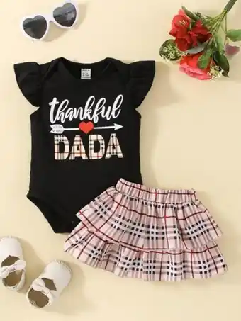 SHEIN Bebé con estampado de cuadros y slogan de manga con volante body & bajo a capas falda oferta