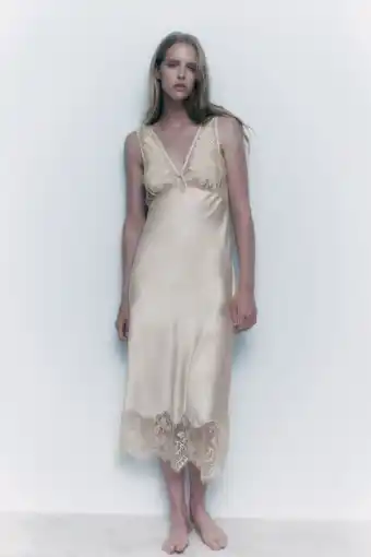 Vestido satinado encaje