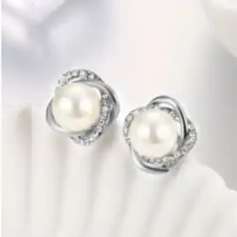 Aretes de perlas con diamantes y flor