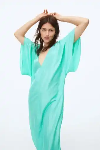 H&M Vestido con escote en v oferta