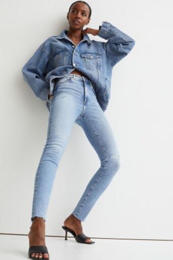 H&M Shaping high jeans oferta