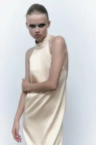 ZARA Vestido halter satinado oferta