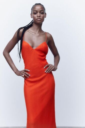 ZARA Vestido midi plisado oferta