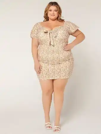 Vestido ajustado floral escote corazón con nudo delantero con fruncido