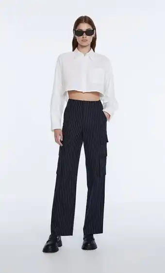 Stradivarius Pantalón cargo raya diplomática oferta