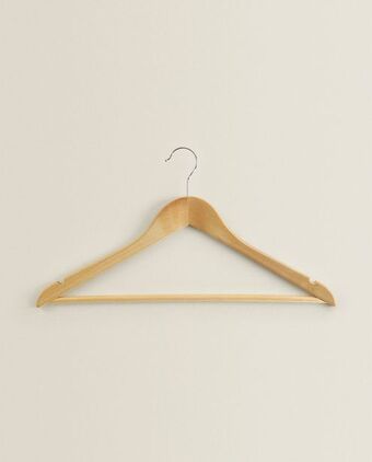 ZARA HOME Percha madera lacada (set de 3) oferta