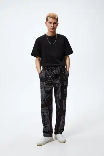 ZARA Pantalón estampado bandana oferta