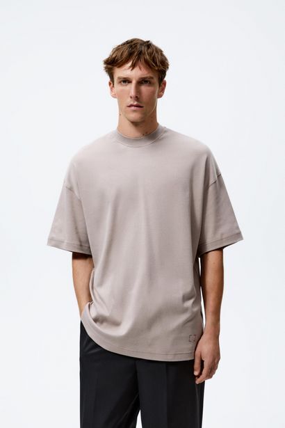 Camiseta oversize cuello perkins oferta en ZARA