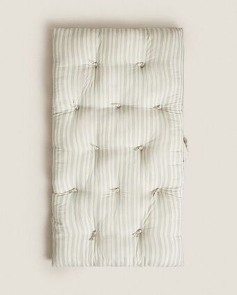 ZARA HOME Cojín de suelo rayas oferta
