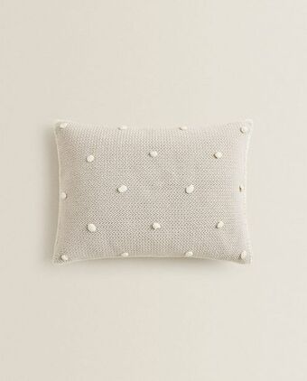 ZARA HOME Funda de cojín crochet pompones oferta