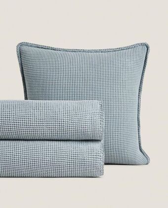 ZARA HOME Colcha algodón gofrada oferta