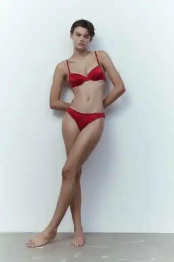 ZARA Sujetador seda volantes oferta
