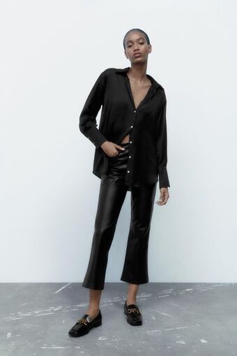 ZARA Pantalón mini flare efecto piel oferta