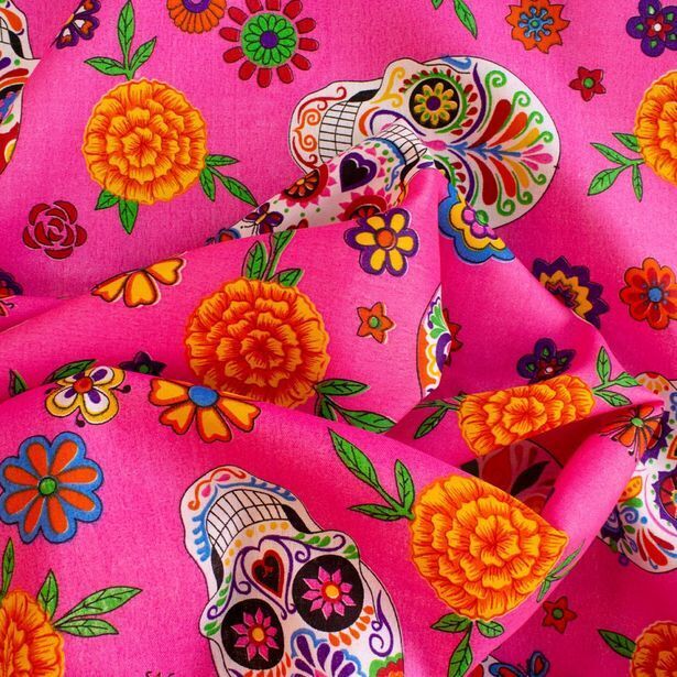 Telas Junco Tafetán- flores con cráneos rosa oferta