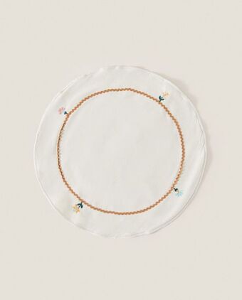 ZARA HOME Individual flores bordadas oferta