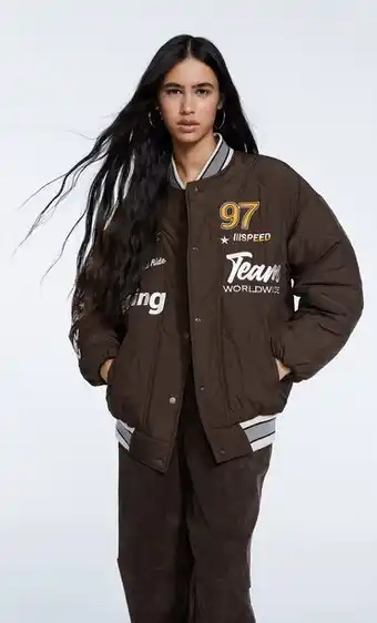 Stradivarius Bomber acolchada parches oferta