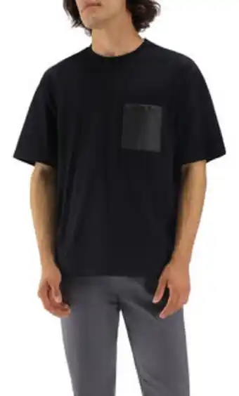 Playera color negro bolsillo tipo piel