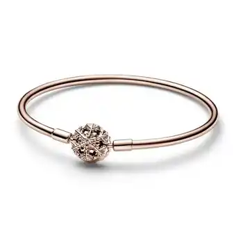 Brazalete rígido con broche copo de nieve reluciente pandora moments recubrimiento en oro rosa de 14k