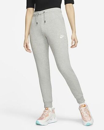 Nike sportswear essential