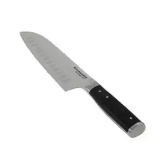 Cuchillo santoku 7” kitchenaid gourmet hecho de acero forjado con mango de triple remache y protector de hoja.