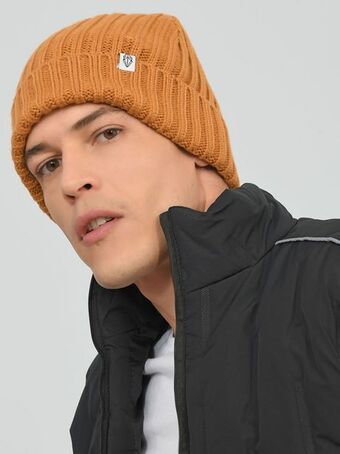 Gorro mostaza para hombre