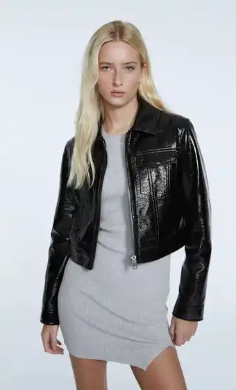 Stradivarius Cazadora charol oferta