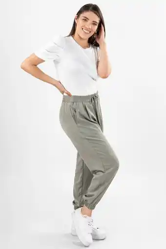 Santory Jogger liso con bolsas oferta
