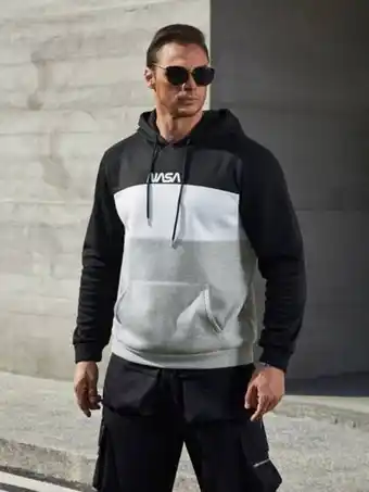 SHEIN Extended sizes hombres capucha de color combinado con estampado de letra con bolsillo de canguro con cordón oferta