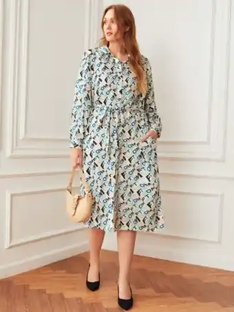 SHEIN Motf premium vestidos tallas grandes cinta bolsillo botón delantero letras todo estampado elegante oferta