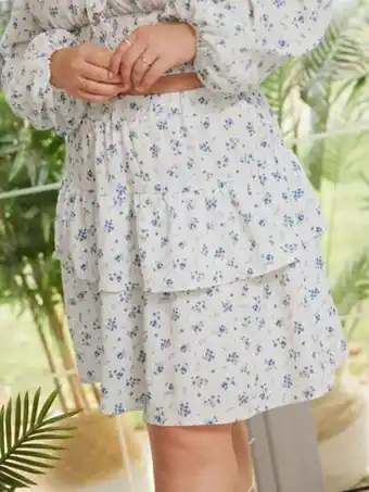 SHEIN Shein frenchy falda con estampado floral de dos capas bajo oferta
