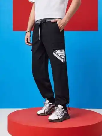 Superman x shein hombres pantalones cargo con estampado de letra con bolsillo con solapa con cinturón con hebilla